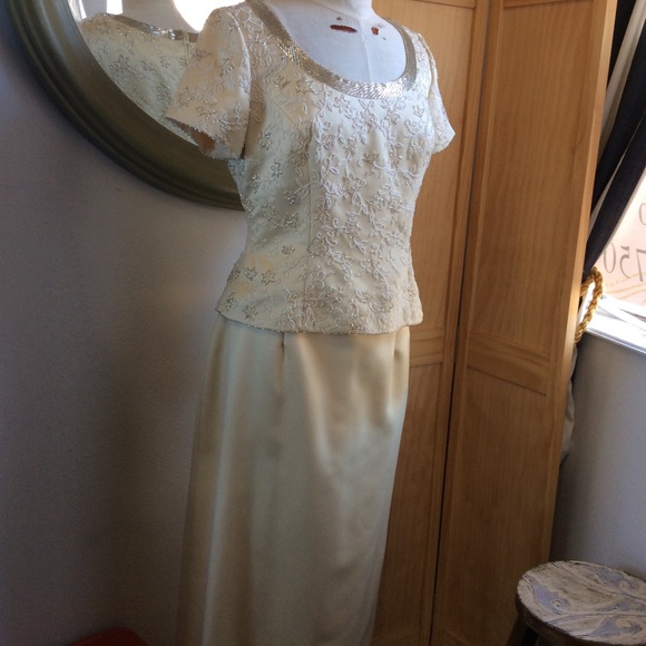 Zola Evening Cream Top and Skirt Set - Picture 3 of 6